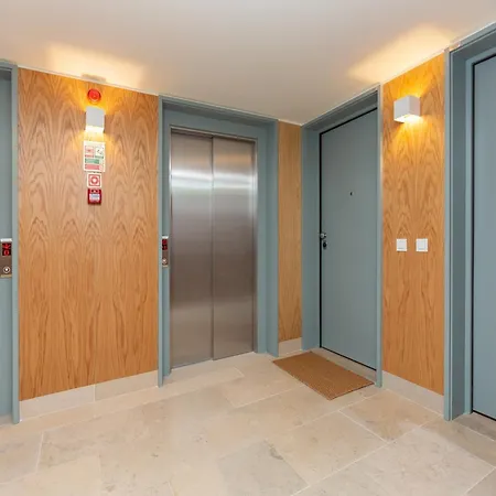 Apartment For 5 Persons In Oporto
